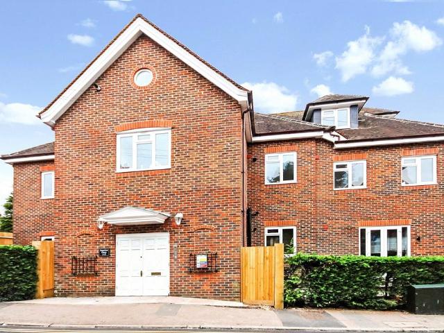 Flat for sale in Rose Hill, Pachesham Park