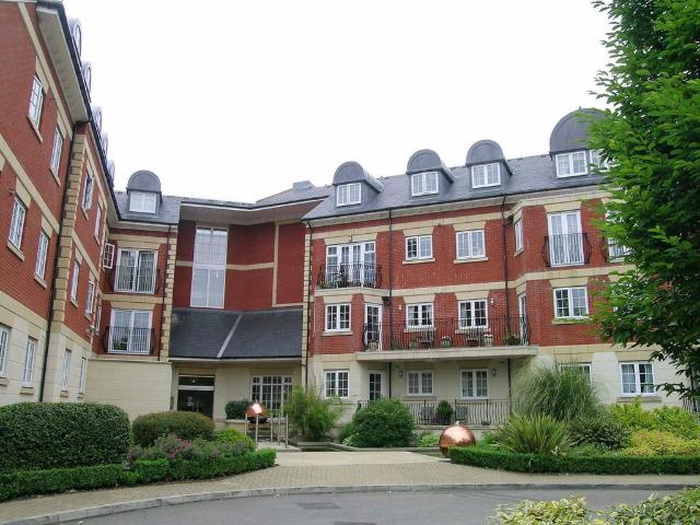 Flat for sale in Pinner, Greater London