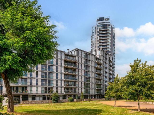 Flat for sale in London Borough of Lewisham, Deptford