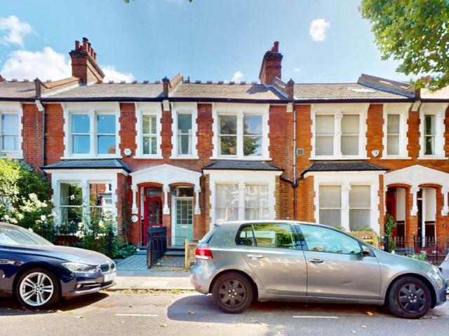 Flat for sale in London Borough of Islington, Greater London