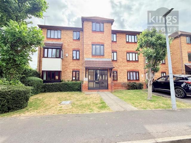 Flat for sale in Epping, Essex