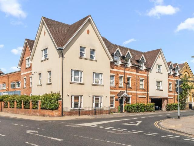 Flat for sale in Row Town, Surrey