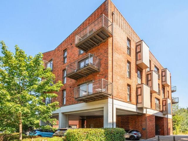 Flat for sale in Guildford Park, Westborough