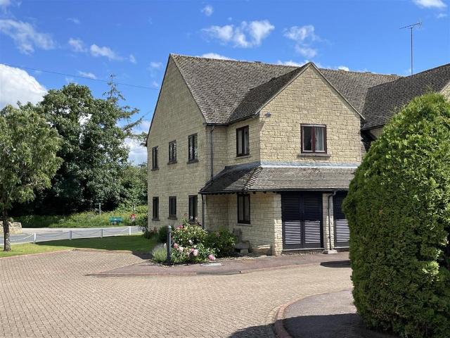 Flat for sale in Fossebridge, Gloucestershire