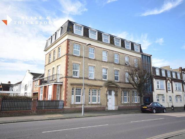 Flat for sale in Dale Hill, Essex