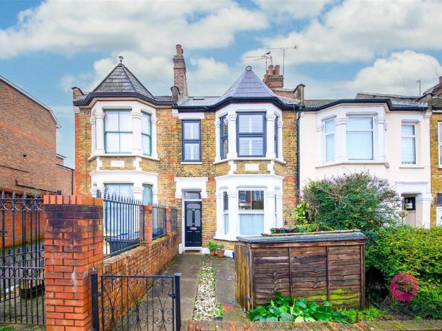 Flat for sale in Finchley, Isle Of Man