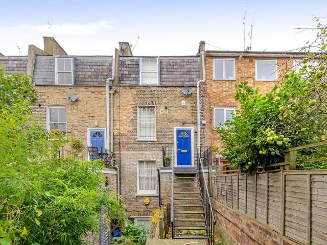 Flat for sale in Kentish Town, Greater London