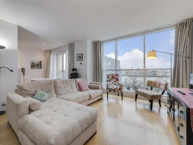 Flat for sale in Canary Wharf, Greater London