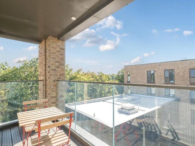 Flat for sale in Ashley Park, Surrey