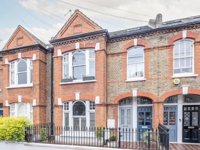 Flat for sale in Putney, Greater London