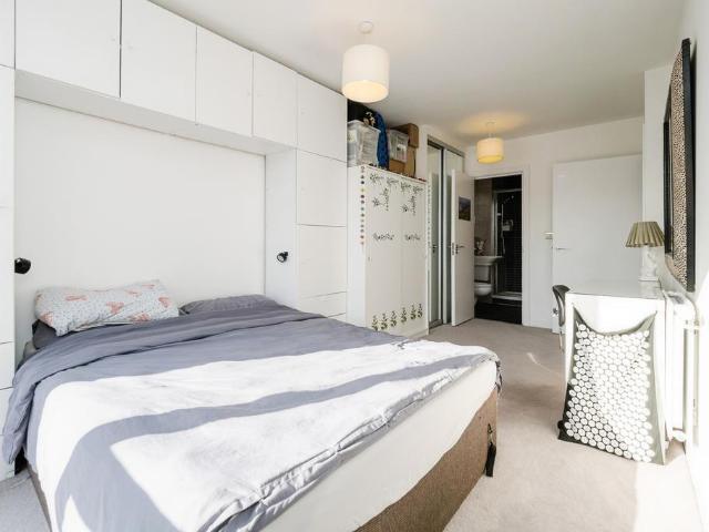 Flat for sale in Upton Park, Greater London