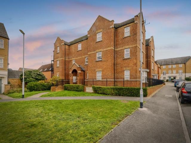 Flat for sale in Ermine West, Brayford