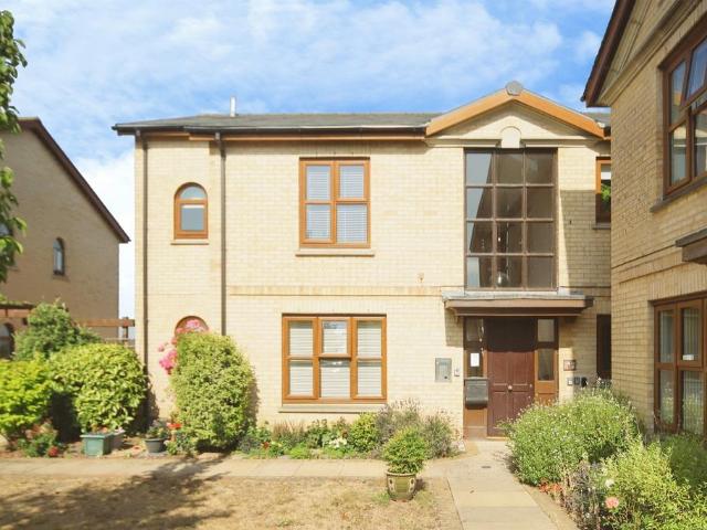 Flat for sale in Bishop's Hull, Somerset