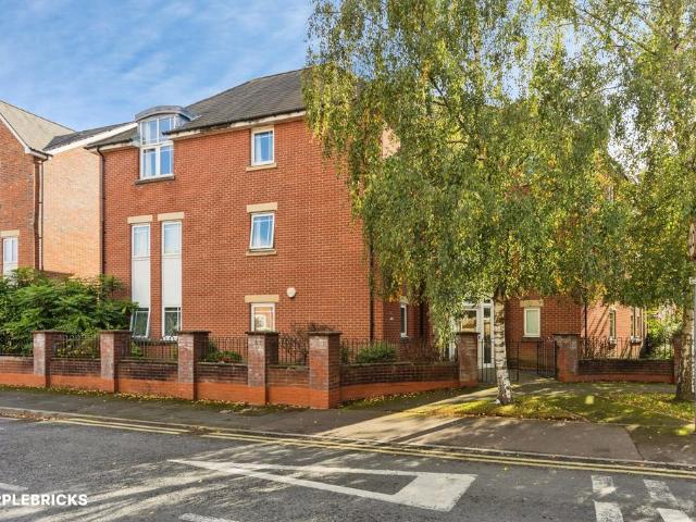 Flat for sale in Old Trafford, Trafford