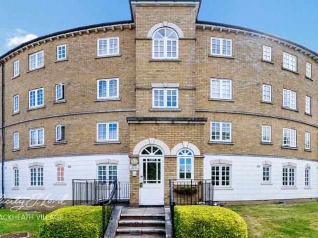 Flat for sale in Shooters Hill, Greater London