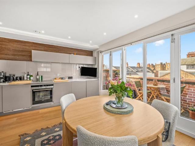 Flat for sale in West Hampstead, Greater London
