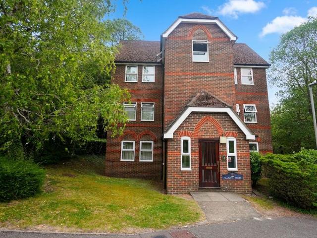 Flat for sale in Totteridge, Cressex