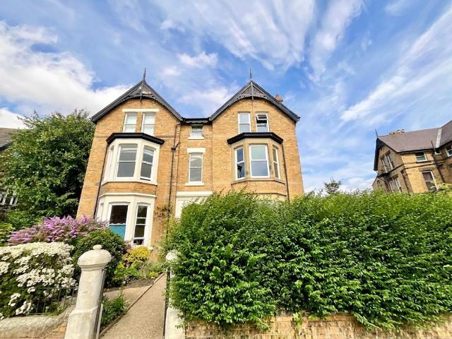 Flat for sale in South Cliff, Kepwick