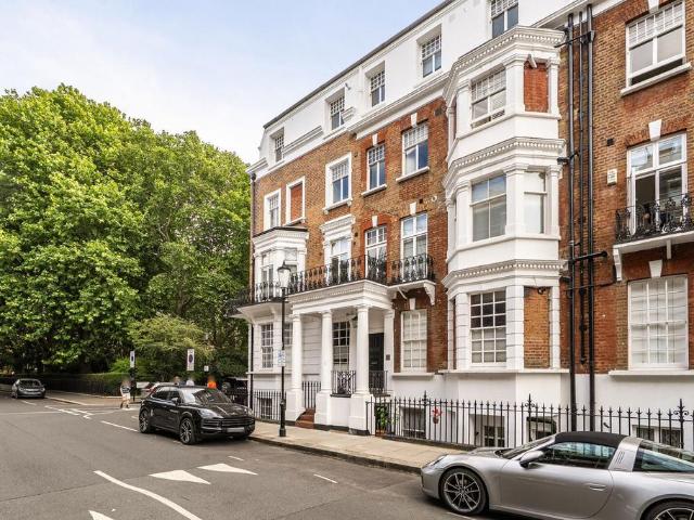 Flat for sale in Chelsea, Greater London