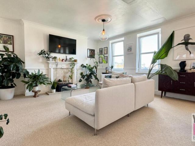 Flat for sale in Folkestone