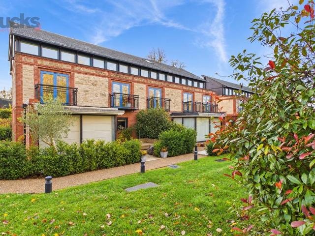 Flat for sale in Cryers Hill, Hughenden Valley