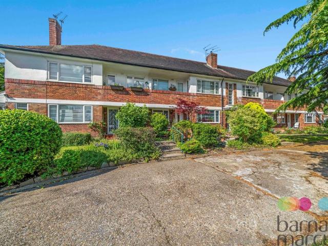 Flat for sale in Woodside Park, Greater London