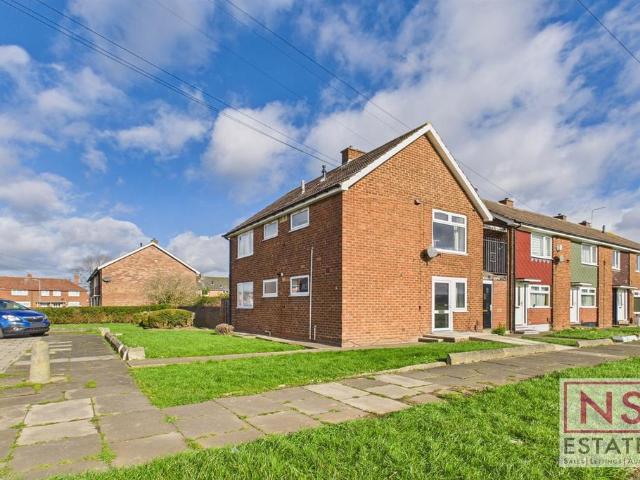 Flat for sale in Grove Hill, Normanby