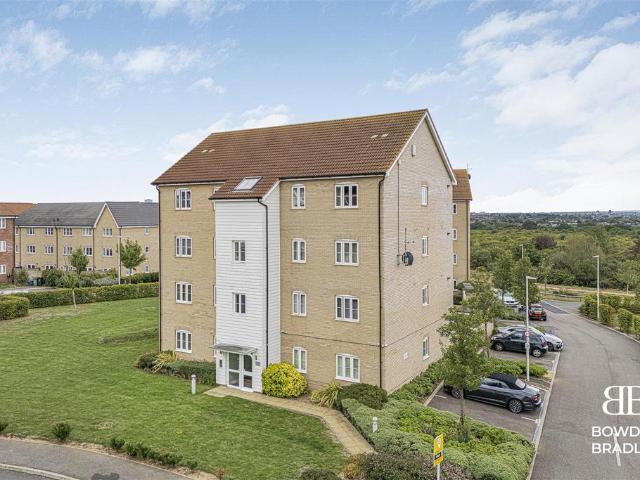 Flat for sale in Greater London
