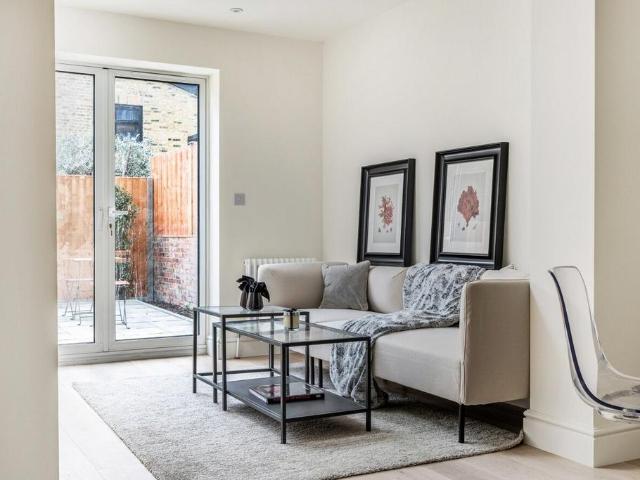 Flat for sale in Clapham Junction, Greater London