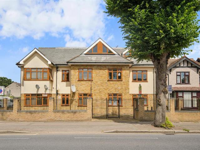 Flat for sale in Greater London