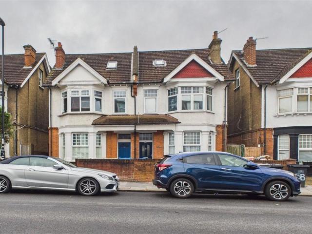 Flat for sale in London Borough of Croydon, Selhurst