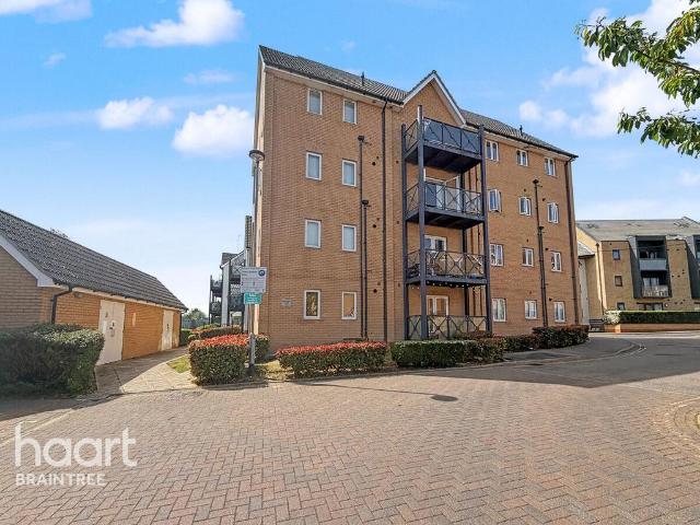 Flat for sale in Bocking, Chipping Hill