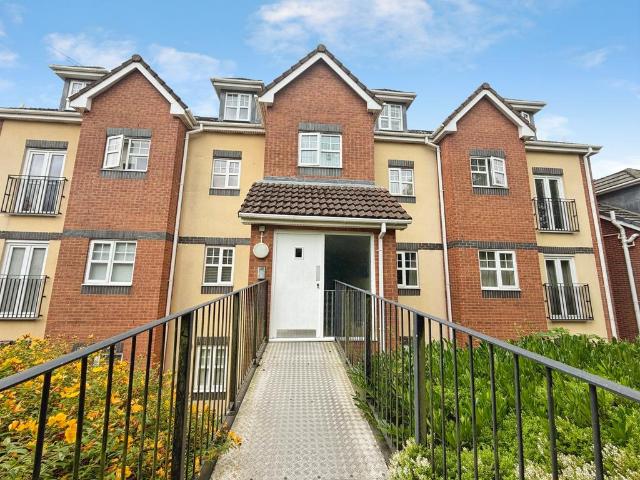 Flat for sale in Wigan, Greater Manchester