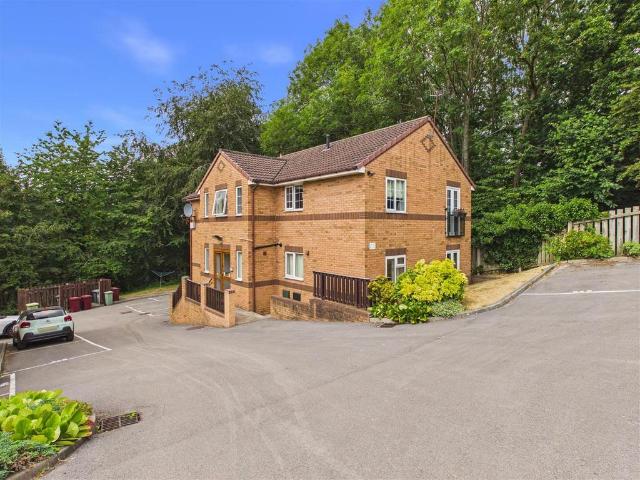 Flat for sale in Brackenfield, East Midlands