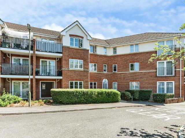 Flat for sale in Priest Down, Hampshire