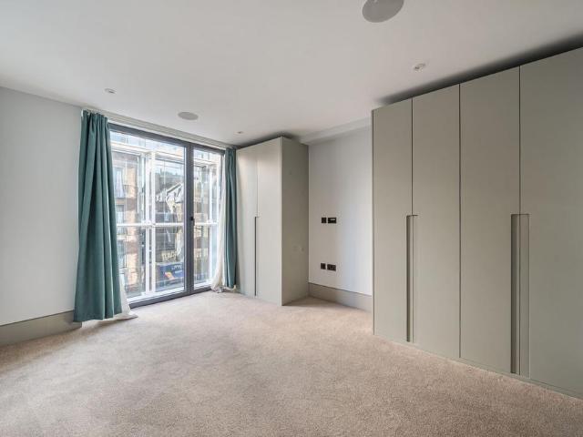 Flat for sale in Holborn, Greater London