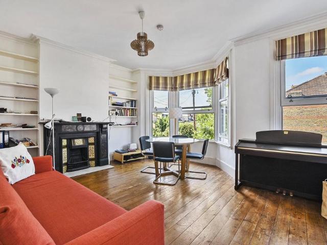 Flat for sale in Brondesbury, Greater London