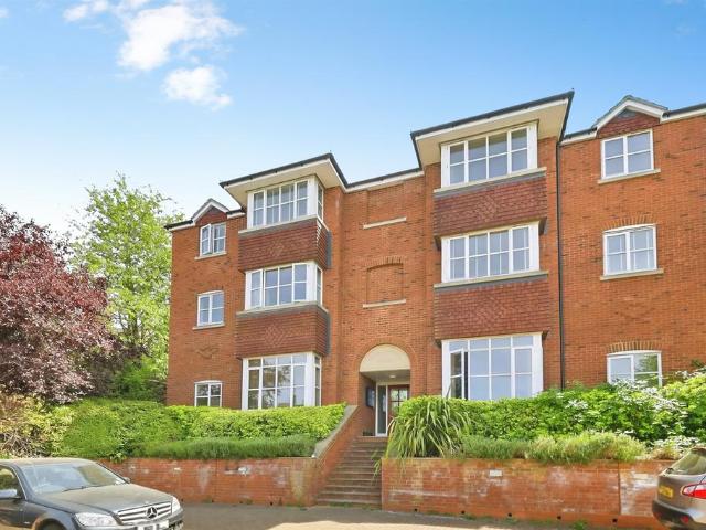 Flat for sale in Kingsthorpe, Northamptonshire