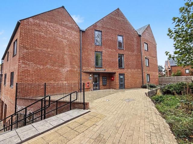 Flat for sale in Sleepers' Hill, Winchester