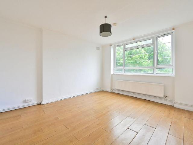 Flat for sale in East Dulwich, Greater London