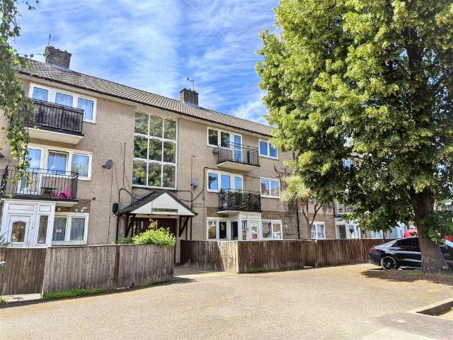 Flat for sale in Stratford Marsh, Greater London