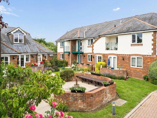 Flat for sale in Lunnon, Buckinghamshire