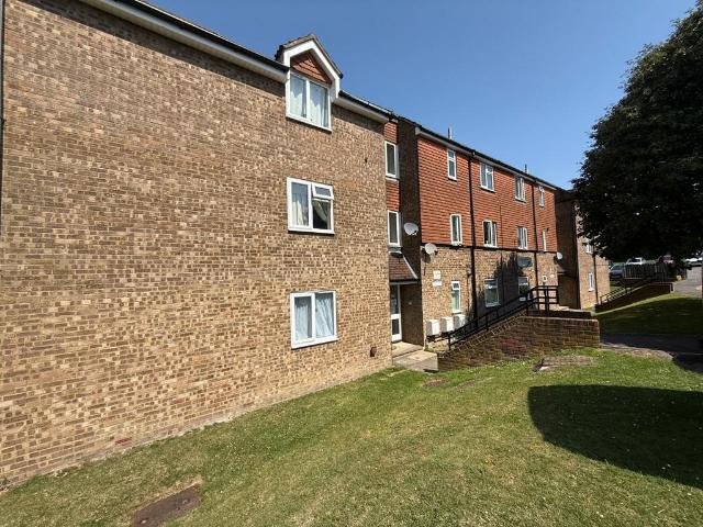 Flat for sale in Dunstable, Bedfordshire