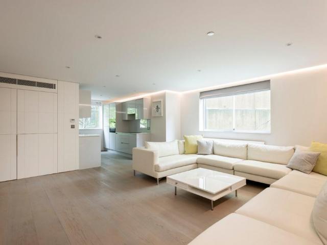 Flat for sale in Belgravia, Greater London