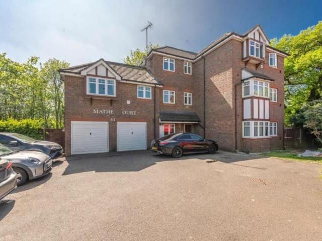 Flat for sale in Kenton, Greater London