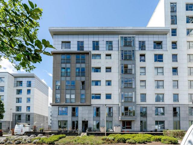 Flat for sale in Newhaven, Leith