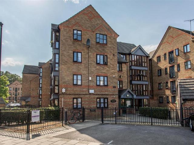 Flat for sale in Bromley-by-Bow, Bow