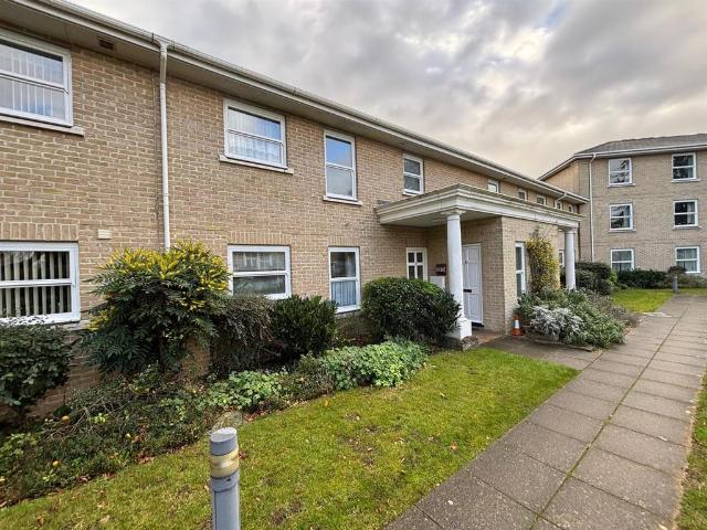 Flat for sale in Bedingfield, Suffolk