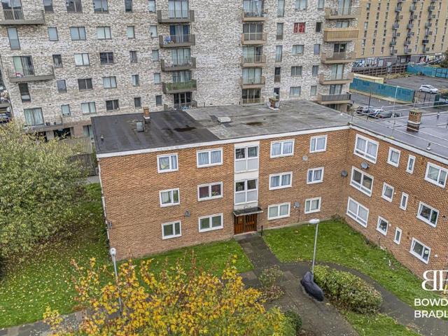 Flat for sale in Gascoigne Estate, Greater London