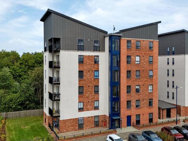 Flat for sale in Oatlands, Scotland